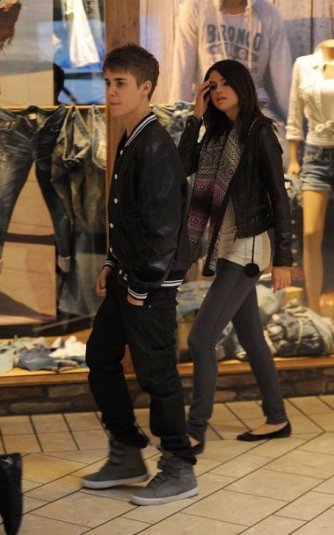 Justin i Selena w LA 02.03.2011r. - 318609030216431121596848.jpg