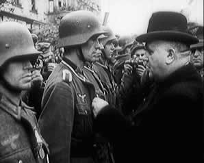  DOKUMENTY  - Ksiądz Tiso odznaczający dzielnych żołnierzy nazistowskich.jpg