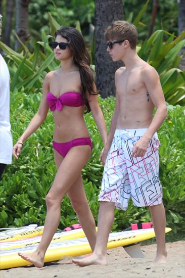 Justin i Selena Na Hawajach - 004.jpg