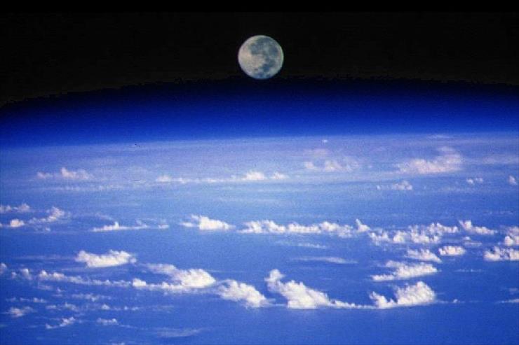 GIFY-ZIEMIA,PLANETY - NASA- Moonrise above planet earth.jpg