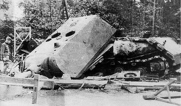militaria - Panzerkampfwagen VIII Maus destroyed at Kummersdorf, 1945.jpg