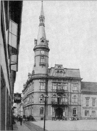 Beuthen - Rathaus und Gleiwitzerstrasse_1880.jpg