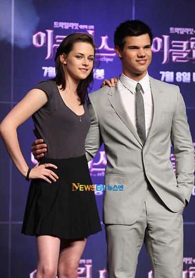 2.Kristen i Taylor w Korei - FAN EVENT - kstewartfans005.jpg