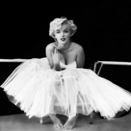 Marilyn Monroe - tumblr_m0a2iaRalr1r83xfro1_500.gif