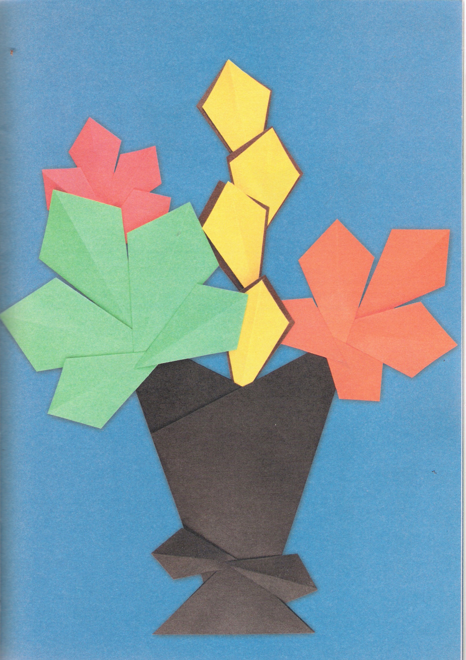 origami płaskie z kwadrata - Jesiene liście w wazonie origami płaskie.jpg