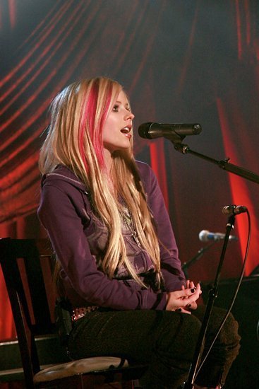 Live - Avril Lavigne Live 38.jpg