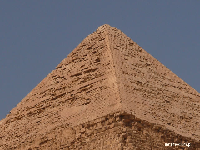 Nieoficjalna zakazana historia starożytna - obrazy - Alig_Khafre_Pyramid_top_437. Wielka piramida Cheopsa Egipt.jpg