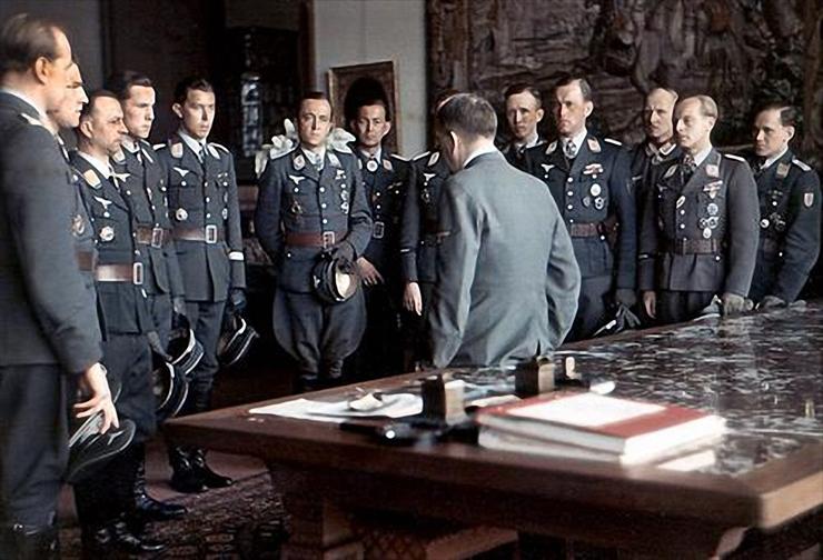 Hitler - luftwaffe officers.jpg
