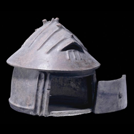 ceramika - Urna domkowa_Kultura Villanova, zn.Wzgórza Albańskie_900-800 p.n.e._BM.jpg
