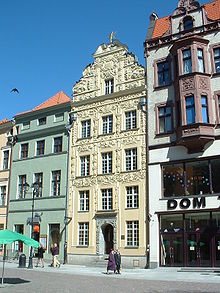 Toruń współczesny - 220px-Torun06StuccoFacade.JPG